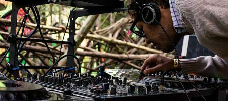 DJs kaufen Equipment durch gezielte Werbestrategien