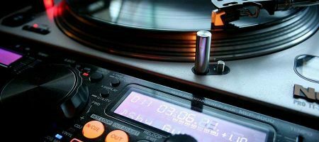 Aufkleber auf unserem Dj Equipment